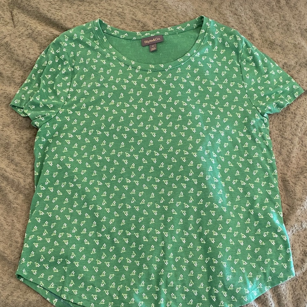 Style & Co. Green Scoop Neck Short-Sleeve Tee with White Floral Motif